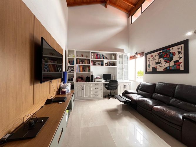 Casa de 4 alcobas en venta en Loma Del Chocho, Envigado, 240 m² · foto 9 de 19