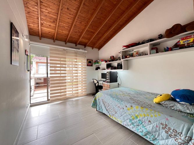 Casa de 4 alcobas en venta en Loma Del Chocho, Envigado, 240 m² · foto 10 de 19
