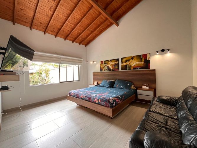 Casa de 4 alcobas en venta en Loma Del Chocho, Envigado, 240 m² · foto 12 de 19