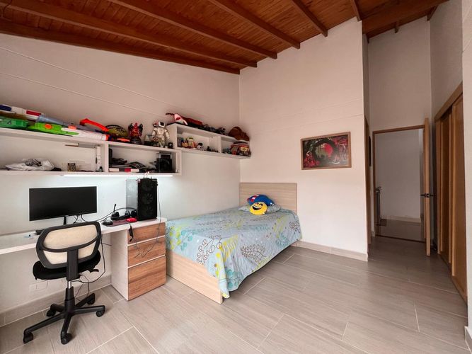 Casa de 4 alcobas en venta en Loma Del Chocho, Envigado, 240 m² · foto 14 de 19
