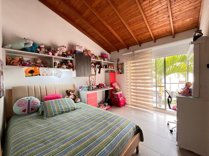Casa de 4 alcobas en venta en Loma Del Chocho, Envigado, 240 m² · foto 17 de 19