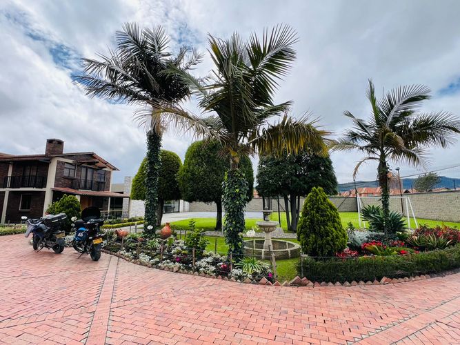 Casa de 8 alcobas en venta en Camino La Floresta, Chía · foto 2 de 24