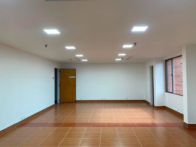 Oficina en arriendo en El Poblado, Medellín, 60 m² · foto 5 de 8