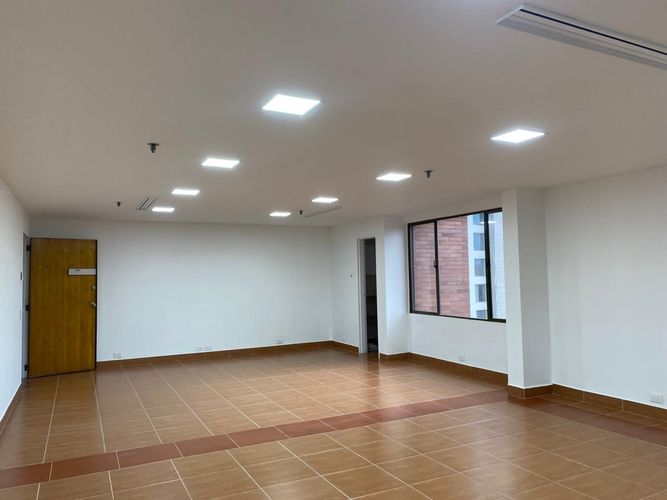 Oficina en arriendo en El Poblado, Medellín, 60 m² · foto 7 de 8