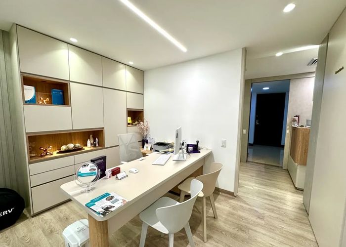 Consultorio en venta en El Poblado, Medellín, 35 m² · foto 2 de 7