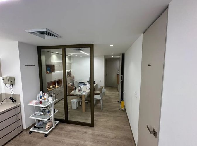 Consultorio en venta en El Poblado, Medellín, 35 m² · foto 6 de 7