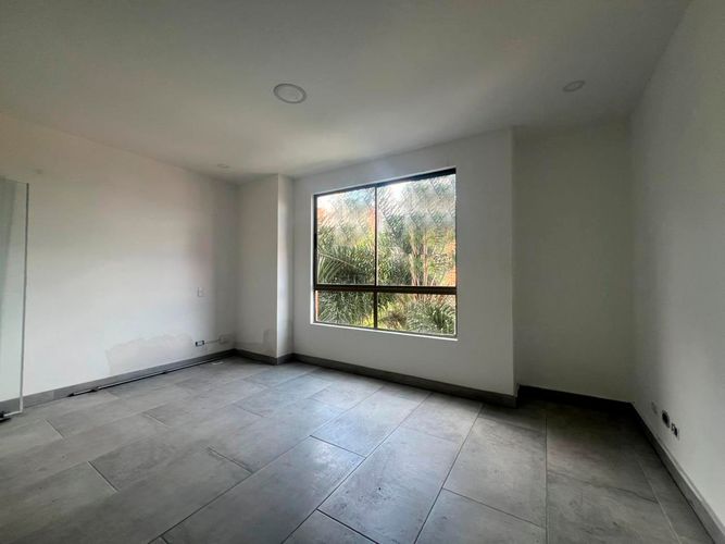 Apartamento de 3 alcobas en arriendo en El Diamante No. 2, Medellín, 184 m² · foto 2 de 12