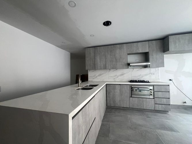 Apartamento de 3 alcobas en arriendo en El Diamante No. 2, Medellín, 184 m² · foto 3 de 12