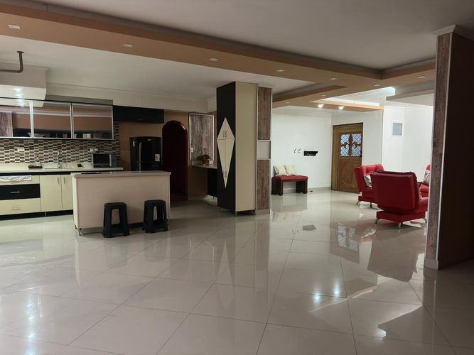 Apartamento de 3 alcobas en venta en El Poblado, Medellín, 300 m² · foto 2 de 18