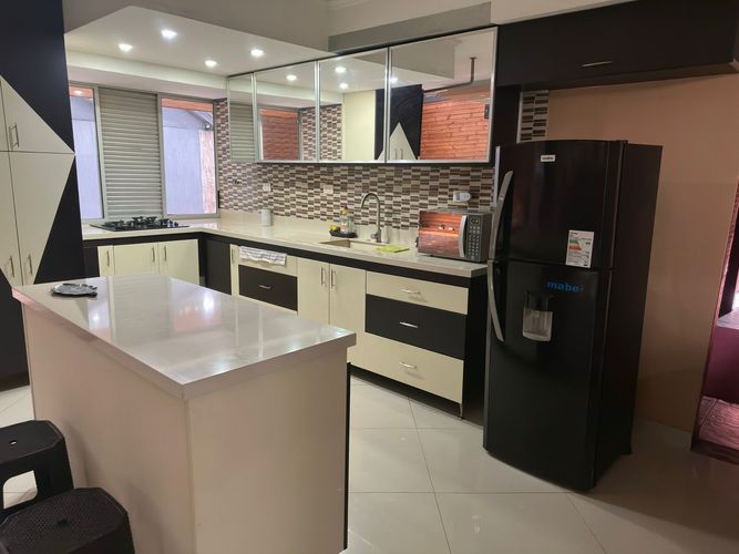 Apartamento de 3 alcobas en venta en El Poblado, Medellín, 300 m² · foto 4 de 18