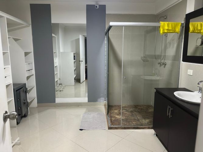 Apartamento de 3 alcobas en arriendo en El Poblado, Medellín, 300 m² · foto 16 de 18