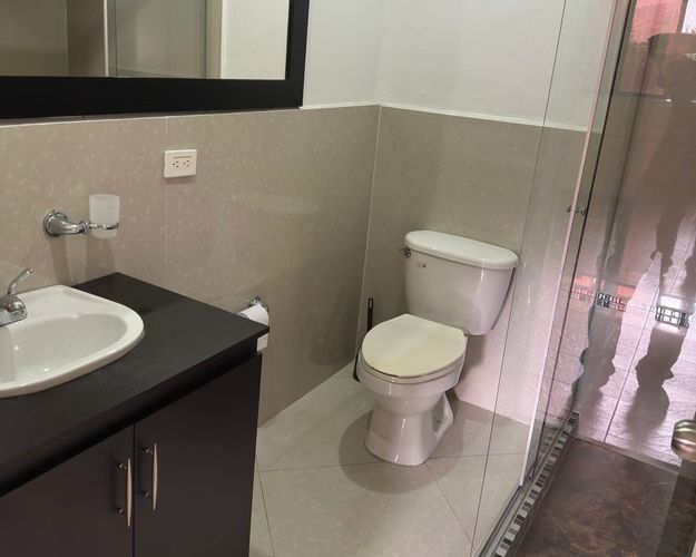 Apartamento de 3 alcobas en arriendo en El Poblado, Medellín, 300 m² · foto 17 de 18