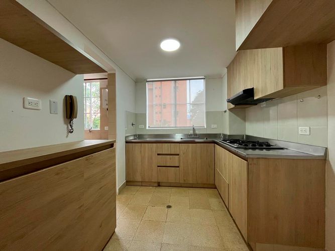Apartamento de 3 alcobas en arriendo en Las Lomas, Medellín, 91 m² · foto 3 de 14