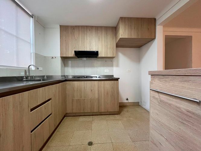 Apartamento de 3 alcobas en arriendo en Las Lomas, Medellín, 91 m² · foto 4 de 14