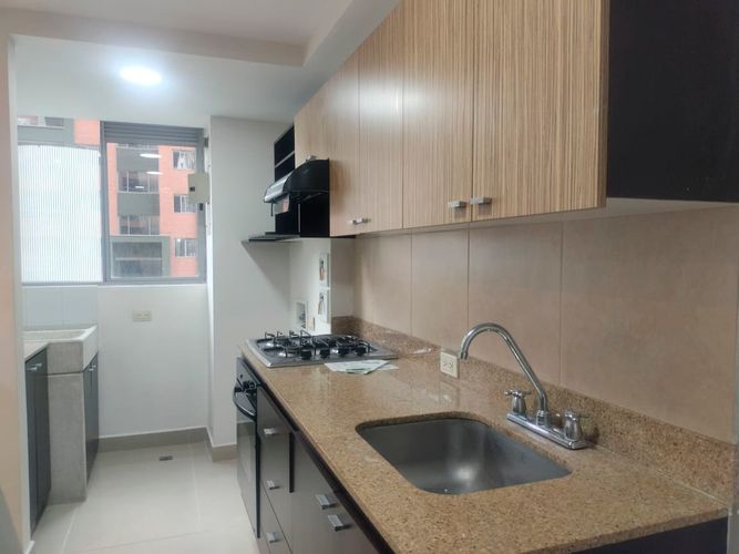 Apartamento de 3 alcobas en arriendo en El Poblado, Medellín, 73 m² · foto 3 de 14