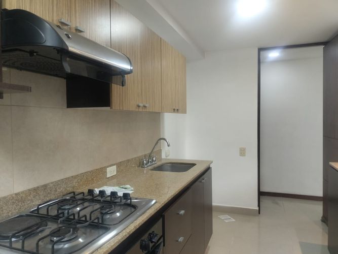 Apartamento de 3 alcobas en arriendo en El Poblado, Medellín, 73 m² · foto 4 de 14