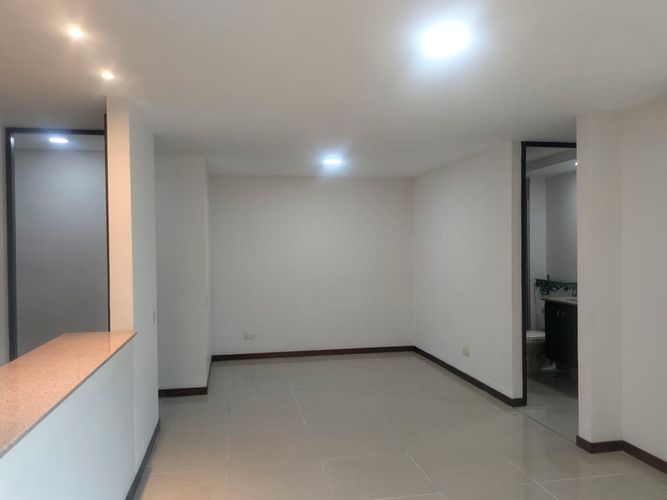 Apartamento de 3 alcobas en arriendo en El Poblado, Medellín, 73 m² · foto 5 de 14