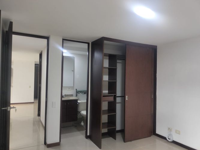 Apartamento de 3 alcobas en arriendo en El Poblado, Medellín, 73 m² · foto 8 de 14