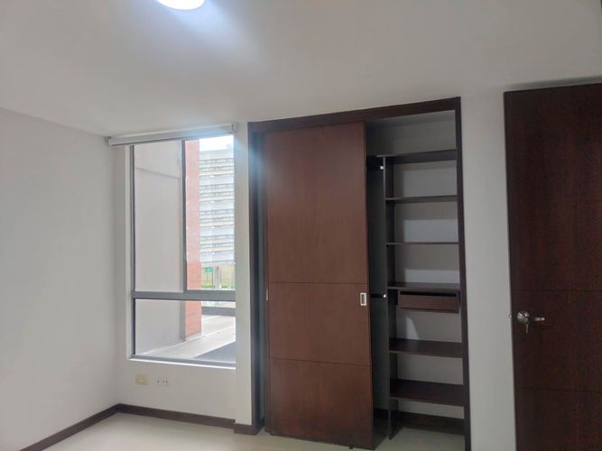 Apartamento de 3 alcobas en arriendo en El Poblado, Medellín, 73 m² · foto 12 de 14