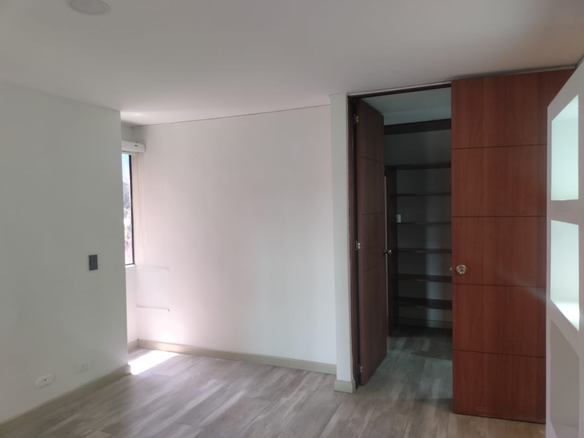 Apartamento en venta en Villa Santa Teresa, Envigado · foto 5 de 16