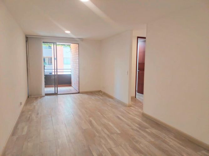 Apartamento de 2 alcobas en arriendo en Villa Santa Teresa, Envigado, 80 m² · foto 2 de 16