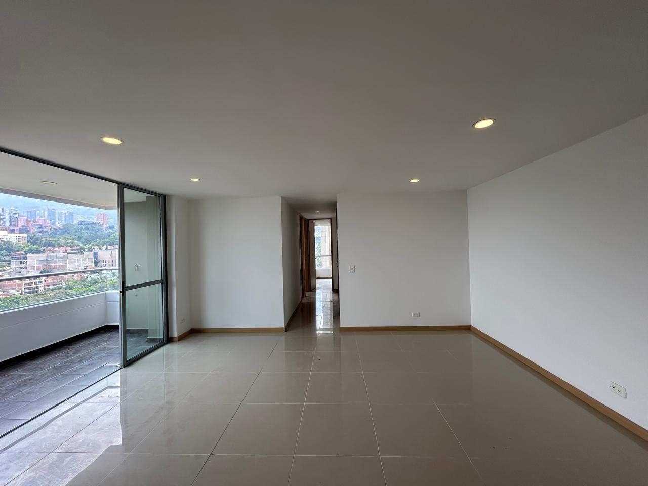 Apartamento en venta en Loma Del Esmeraldal, Envigado · foto 4 de 15