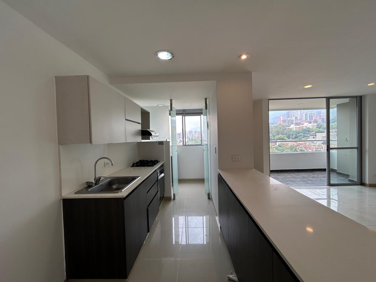 Apartamento en venta en Loma Del Esmeraldal, Envigado · foto 6 de 15
