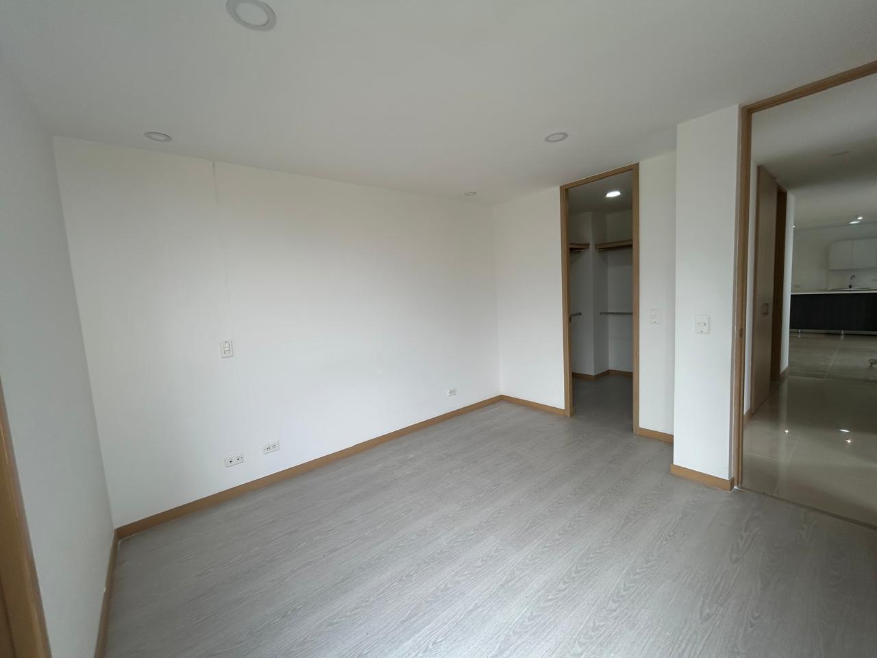 Apartamento en venta en Loma Del Esmeraldal, Envigado · foto 13 de 15