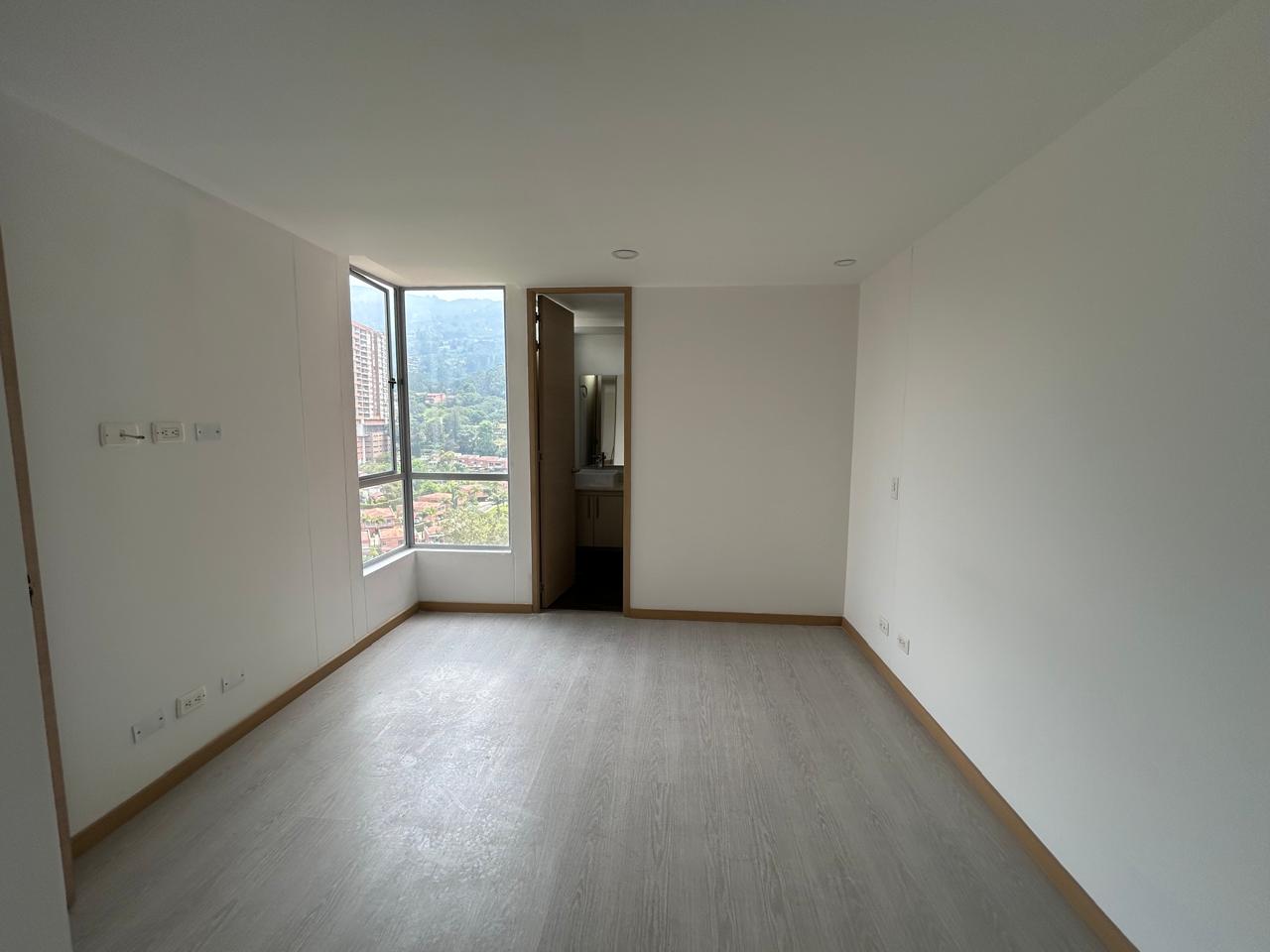 Apartamento en venta en Loma Del Esmeraldal, Envigado · foto 14 de 15