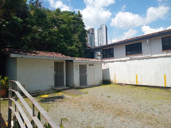 Oficina en arriendo en El Poblado, Medellín, 1215 m² · foto 12 de 13
