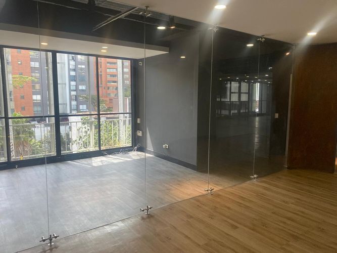 Oficina en arriendo en El Poblado, Medellín, 240 m² · foto 2 de 20