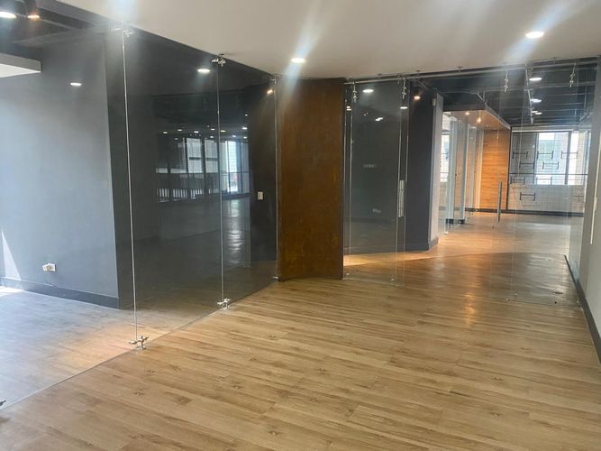Oficina en arriendo en El Poblado, Medellín, 240 m² · foto 3 de 20