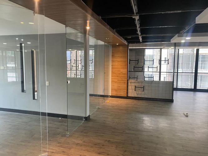 Oficina en arriendo en El Poblado, Medellín, 240 m² · foto 8 de 20