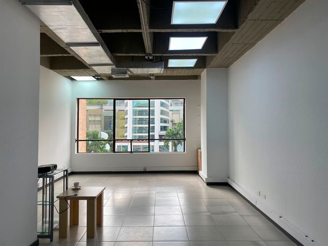 Oficina en arriendo en El Poblado, Medellín, 36 m² · foto 6 de 7