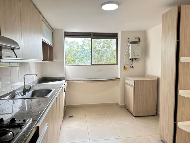 Apartamento de 3 alcobas en arriendo en El Poblado, Medellín, 120 m² · foto 4 de 19