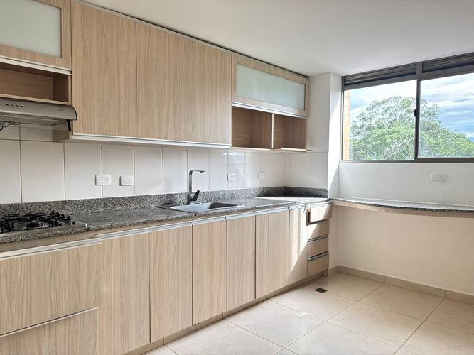 Apartamento de 3 alcobas en arriendo en El Poblado, Medellín, 120 m² · foto 7 de 19