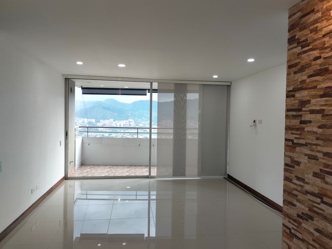 Apartamento de 3 alcobas en arriendo en El Poblado, Medellín, 79 m² · foto 2 de 18