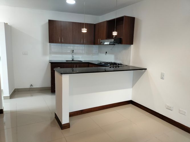 Apartamento de 3 alcobas en arriendo en El Poblado, Medellín, 79 m² · foto 4 de 18