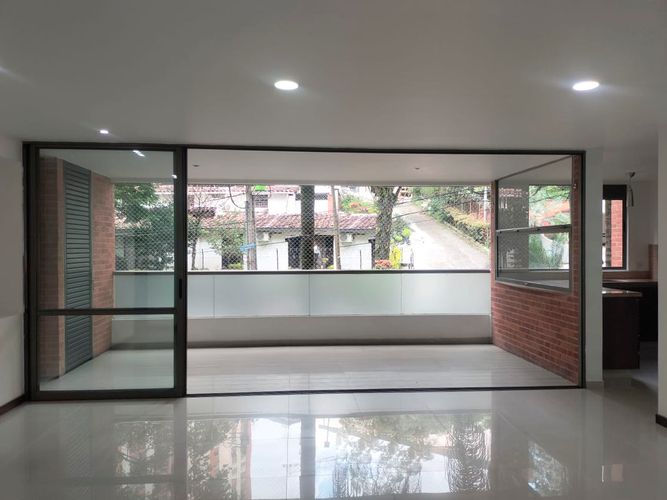 Apartamento en arriendo en El Poblado, Medellín · foto 2 de 17