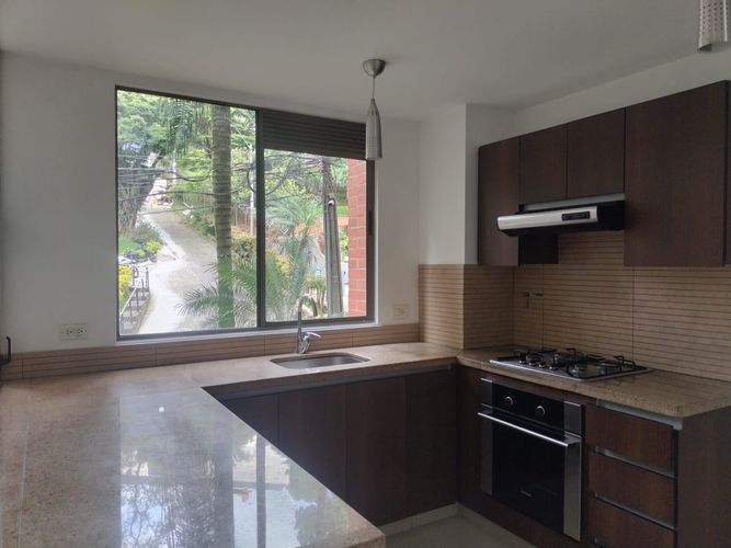 Apartamento en arriendo en El Poblado, Medellín · foto 5 de 17