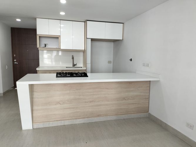 Apartamento de 2 alcobas en arriendo en El Poblado, Medellín, 68 m² · foto 5 de 16
