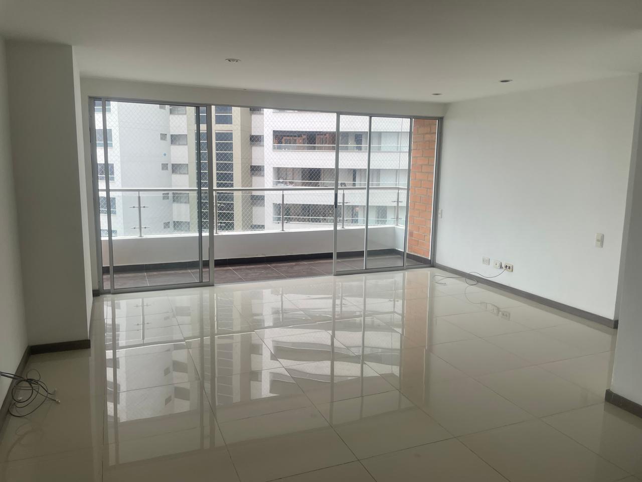 Apartamento en venta en Loma Del Esmeraldal, Envigado · foto 2 de 24