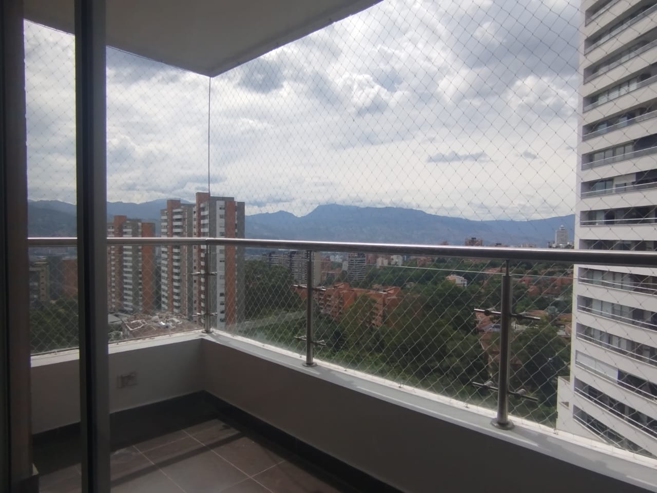 Apartamento en venta en Loma Del Esmeraldal, Envigado · foto 9 de 24