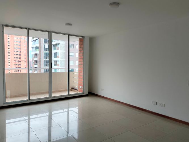 Apartamento de 3 alcobas en arriendo en El Poblado, Medellín, 76 m² · foto 2 de 15