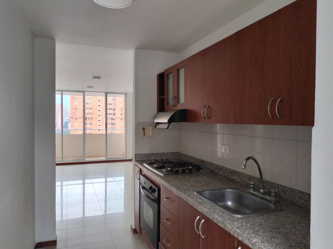 Apartamento de 3 alcobas en arriendo en El Poblado, Medellín, 76 m² · foto 3 de 15