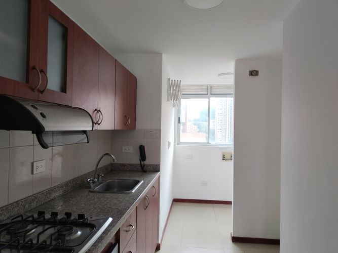Apartamento de 3 alcobas en arriendo en El Poblado, Medellín, 76 m² · foto 4 de 15