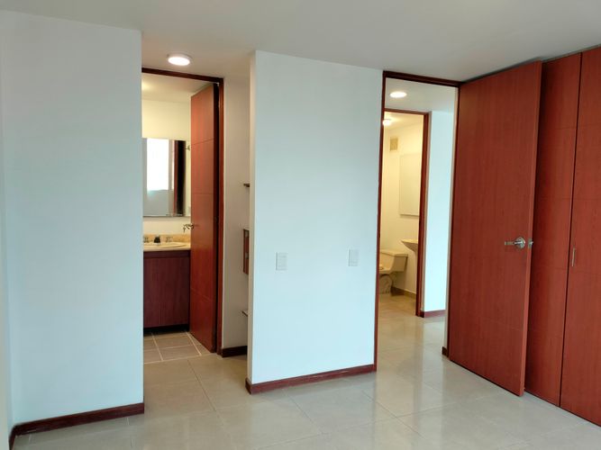 Apartamento de 3 alcobas en arriendo en El Poblado, Medellín, 76 m² · foto 8 de 15