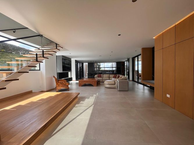 Casa de 4 alcobas en venta en Loma Del Escobero, Envigado, 500 m² · foto 2 de 20
