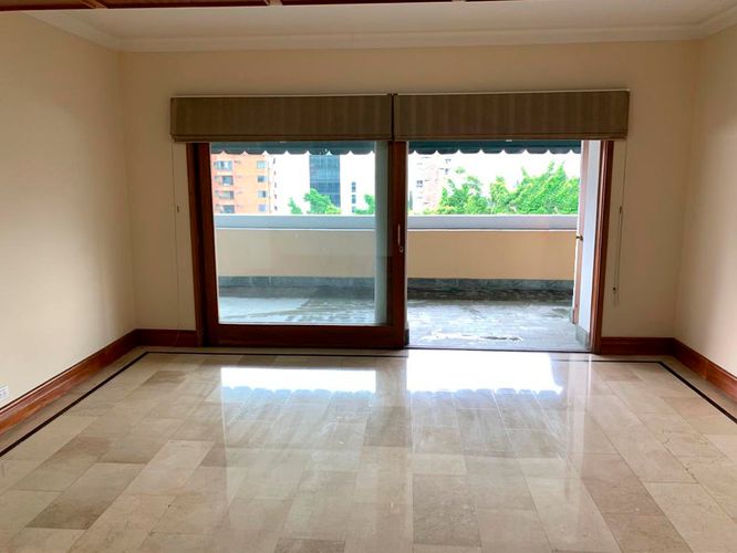 Apartamento de 3 alcobas en venta en El Poblado, Medellín, 330 m² · foto 5 de 11