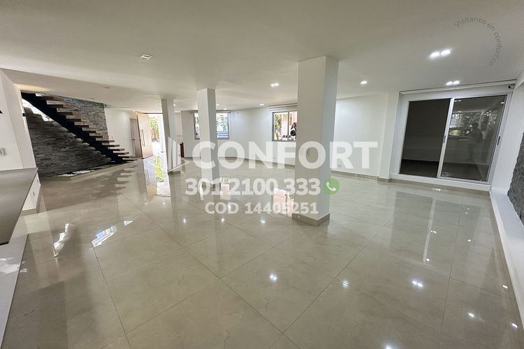 Casa de 3 alcobas en arriendo en Loma Del Indio, Medellín, 260 m² · foto 3 de 24